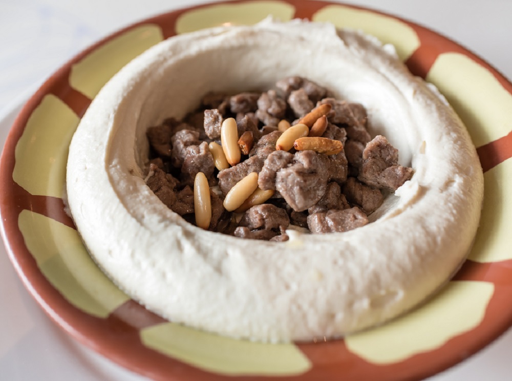 חומוס עם בשר טחון